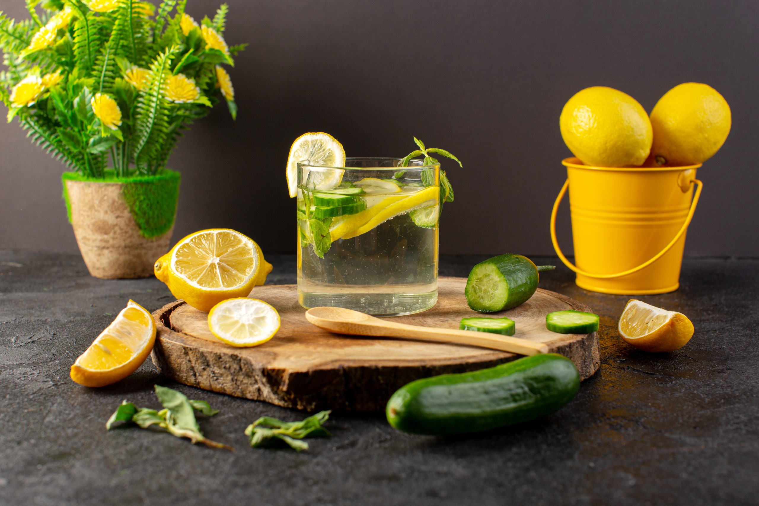 Eau aromatisée concombre-citron-menthe